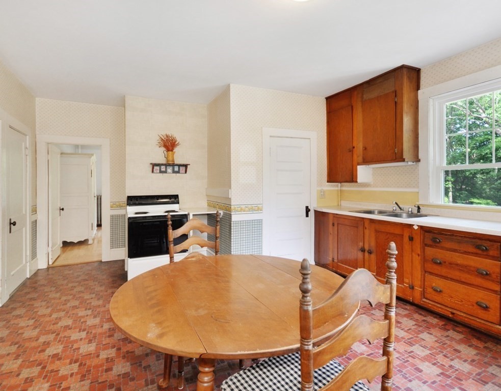 695-697 Barretts Mill Road Concord, MA 01742 - Photo 9 of 19 Gallery Image 9