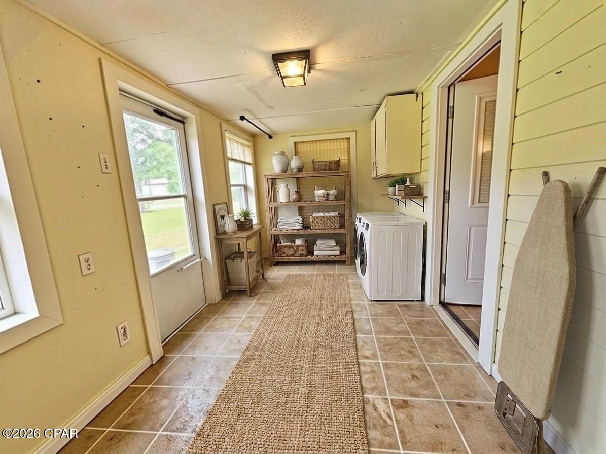 6915 Oak Street Grand Ridge, FL 32442 - Photo 5 of 14 Gallery Image 5