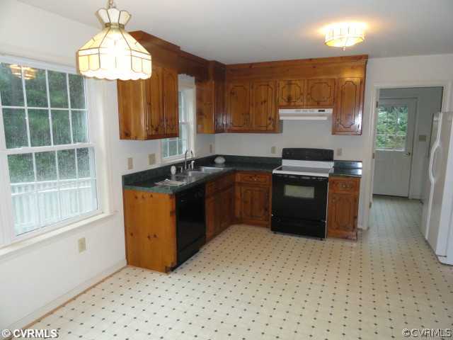 1543 Walkers Ridge Road Powhatan, VA 23139 - Photo 4 of 11 Kitchen