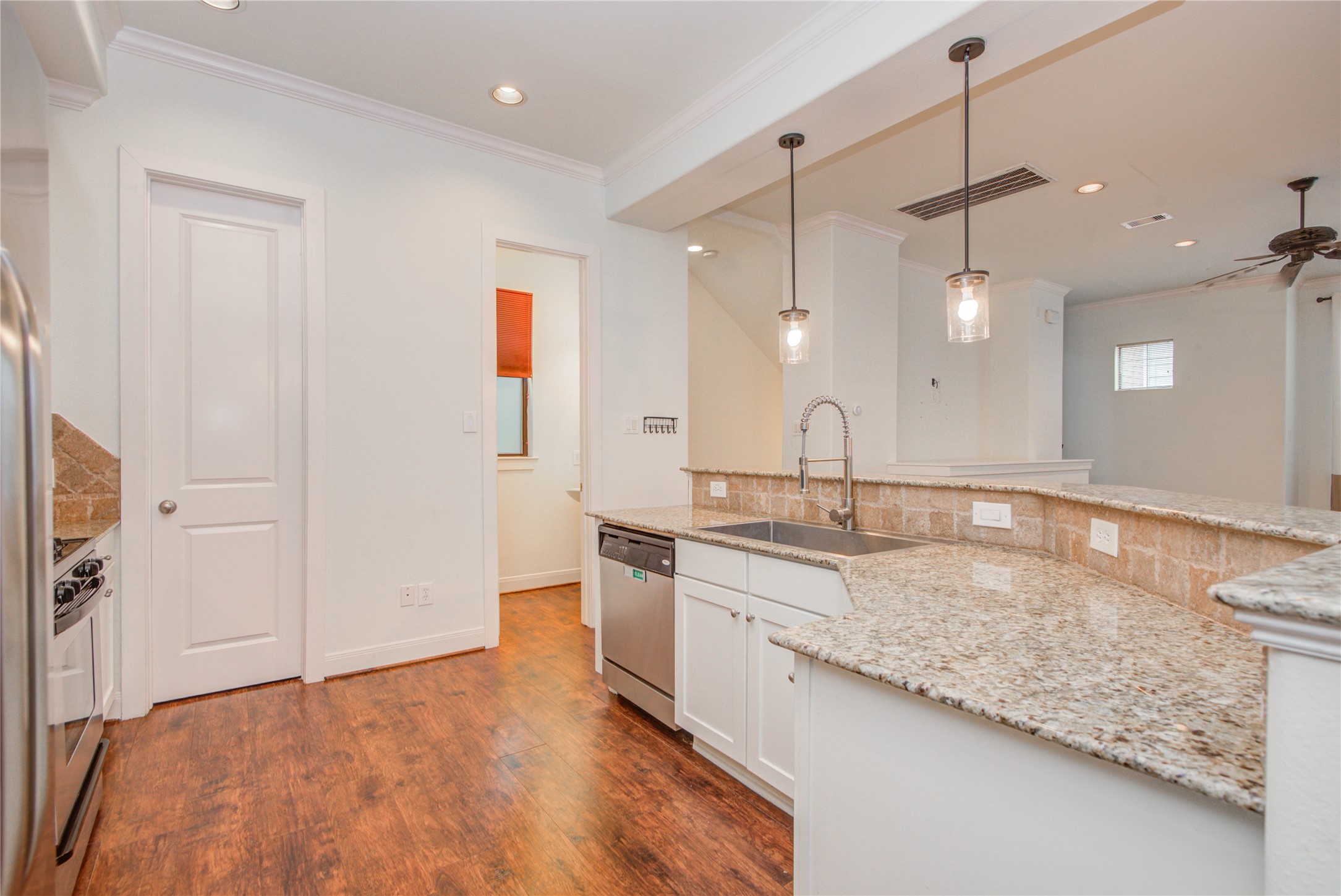 2414 Charleston Street, Unit B Houston, TX 77021 - Photo 16 of 37 Gallery Image 16