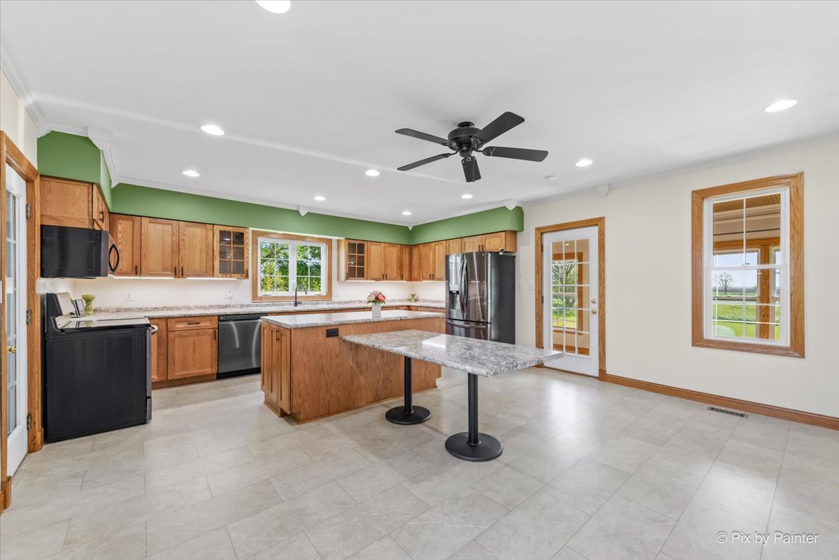 1431 Gillis Road Malta, IL 60150 - Photo 12 of 47