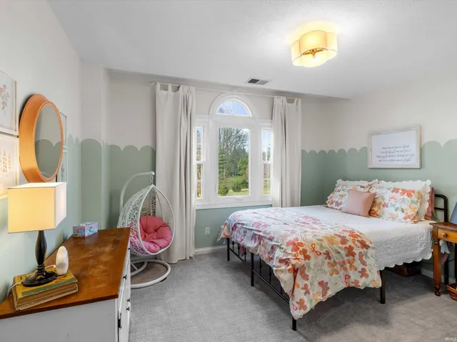 $775,000 | 10001 Oglesby Drive, Evansville, IN 47720