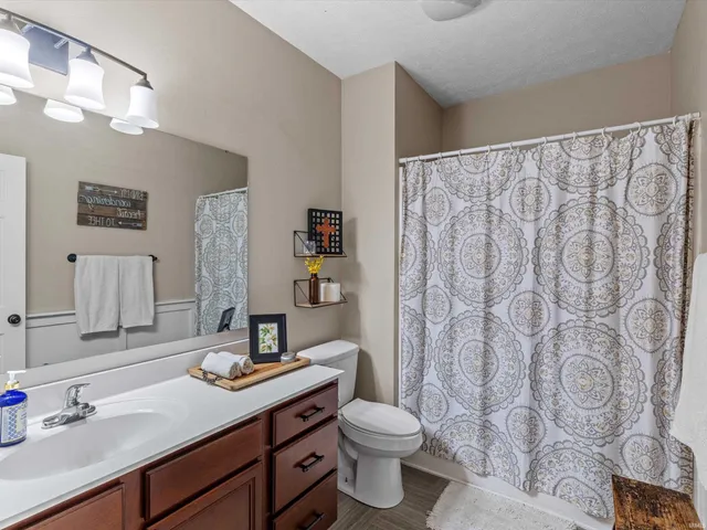 $775,000 | 10001 Oglesby Drive, Evansville, IN 47720