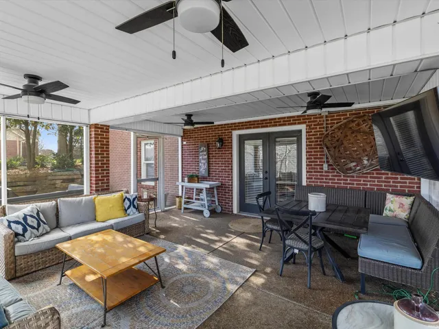 $775,000 | 10001 Oglesby Drive, Evansville, IN 47720