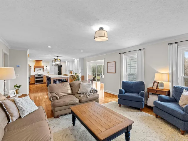 $775,000 | 10001 Oglesby Drive, Evansville, IN 47720