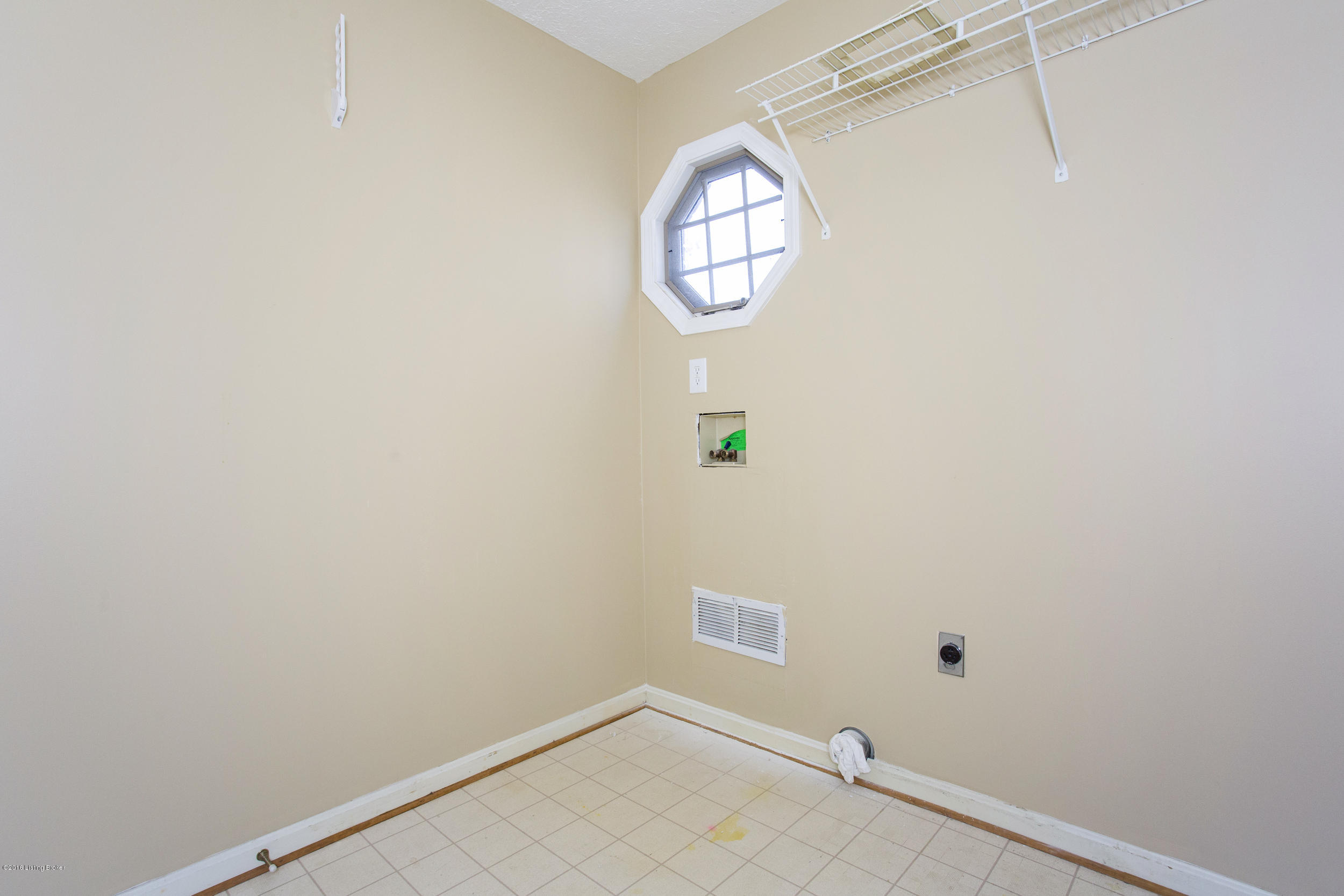 3812 Ridgehurst Court Louisville, KY 40299 - Photo 16 of 38 16-laundry
