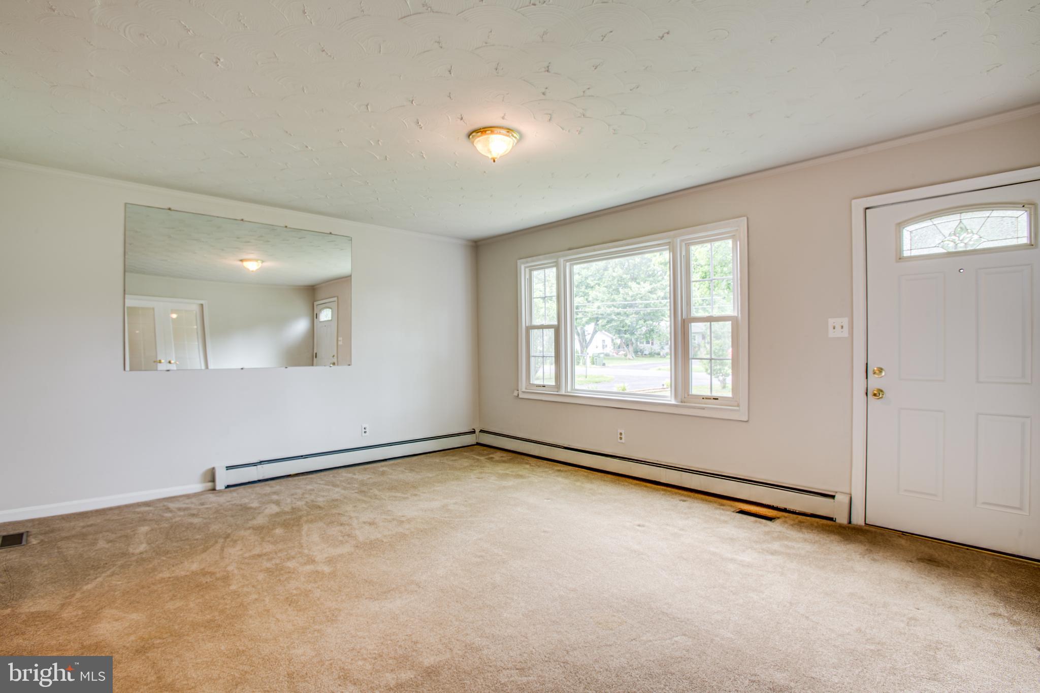 8008 Rugby Road Manassas, VA 20111 - Photo 20 of 58 Living Room