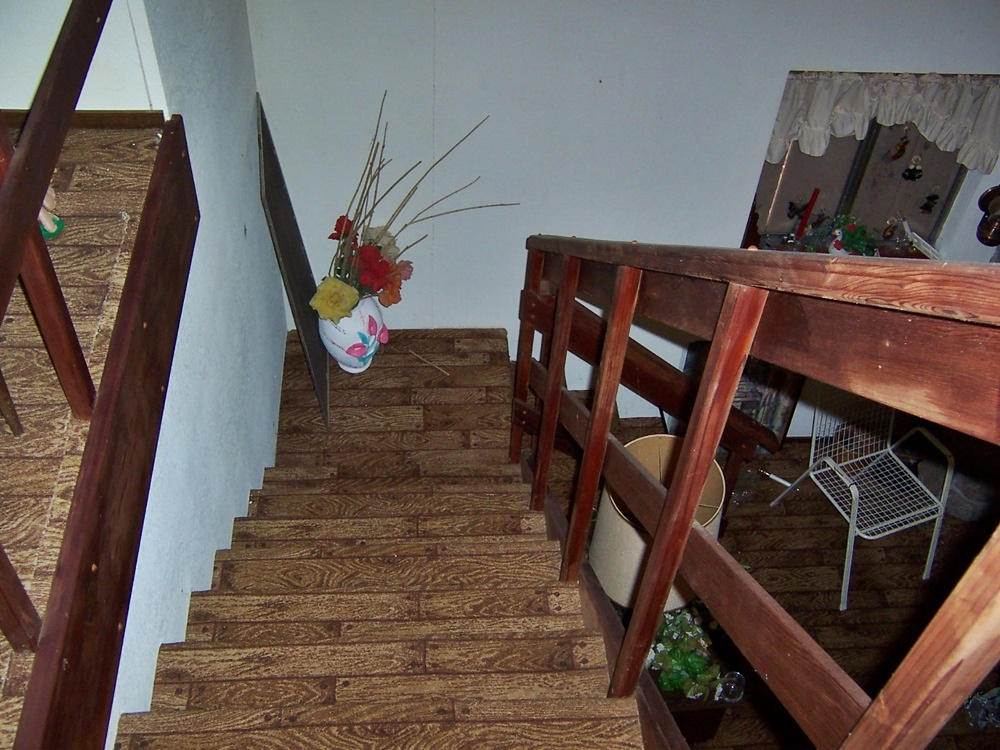 15803 Kaweah Road Oak Run, CA 96069 - Photo 9 of 38 Loft staircase