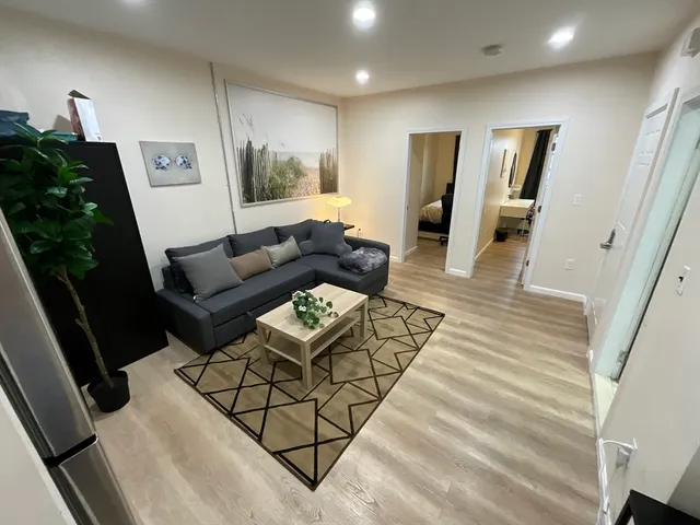 $4,200 | 871 Harrison Avenue, Unit 3, Boston, MA 02118