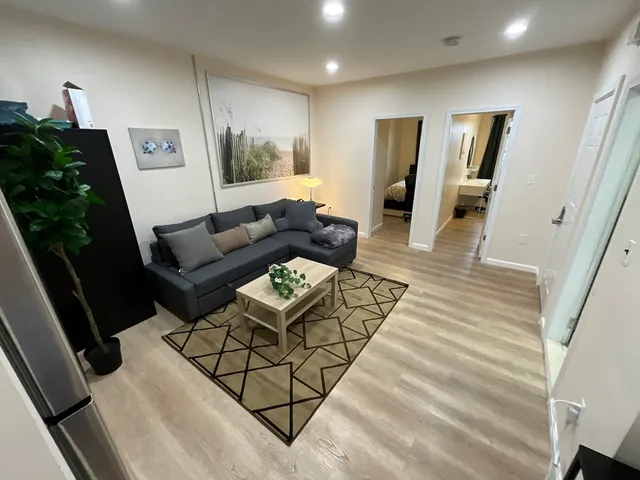 $4,200 | 871 Harrison Avenue, Unit 3, Boston, MA 02118