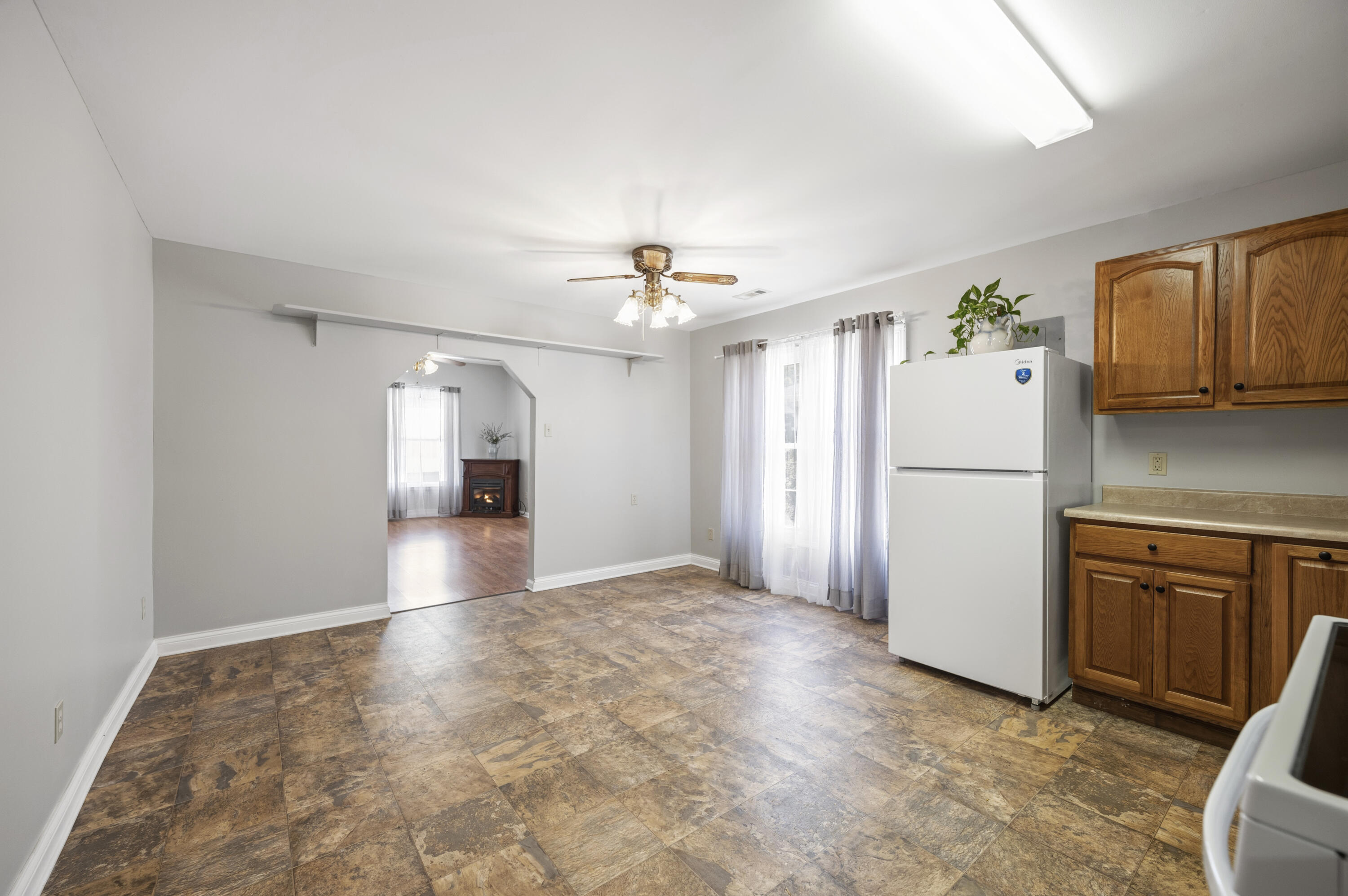 1210 South Irvine Road Irvine, KY 40336 - Photo 11 of 27 20260420-1210-S-Irvine-Rd-fh-050