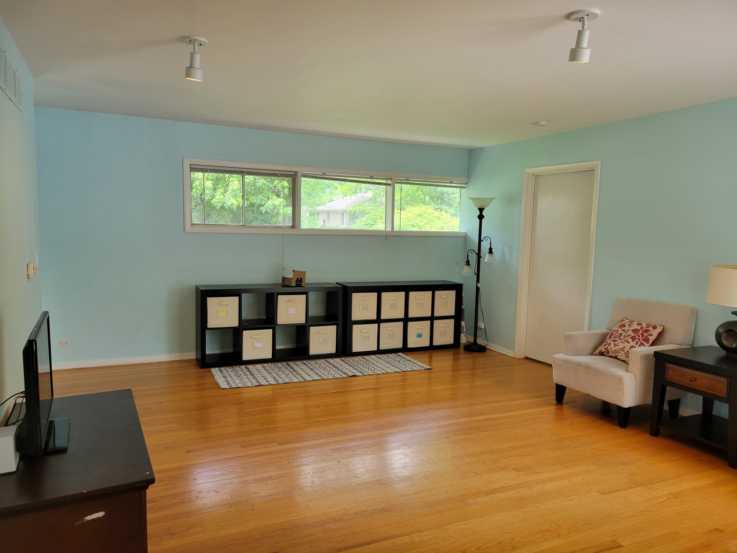1958 Castlewood Road Highland Park, IL 60035 - Photo 3 of 15