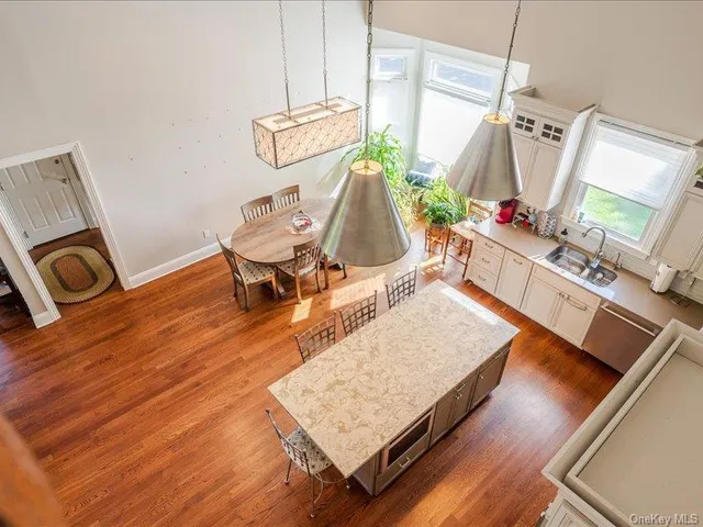 $1,850,000 | 38 Fieldstone Lane, Oyster Bay, NY 11771