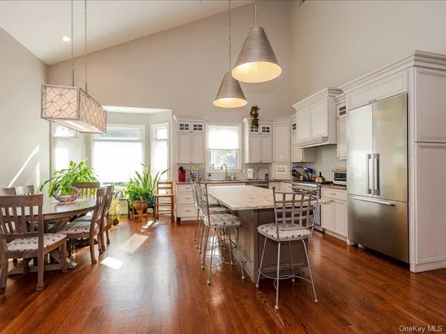 $1,850,000 | 38 Fieldstone Lane, Oyster Bay, NY 11771