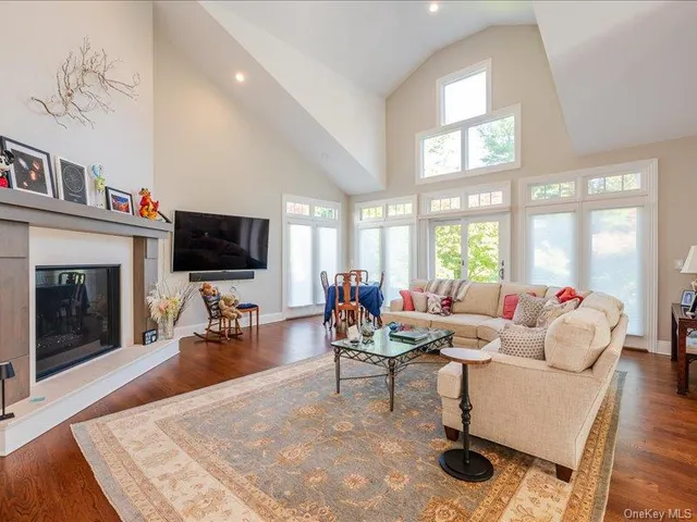 $1,850,000 | 38 Fieldstone Lane, Oyster Bay, NY 11771