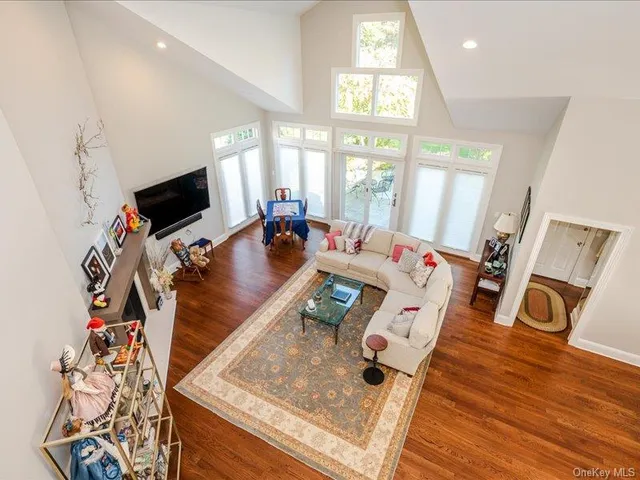 $1,850,000 | 38 Fieldstone Lane, Oyster Bay, NY 11771