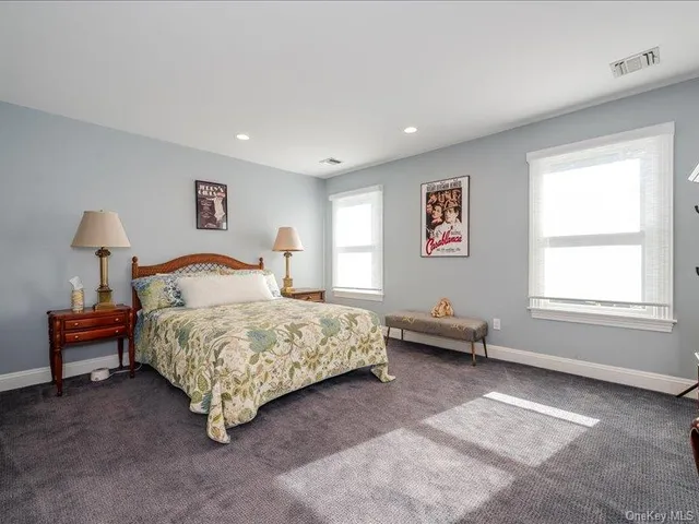 $1,850,000 | 38 Fieldstone Lane, Oyster Bay, NY 11771