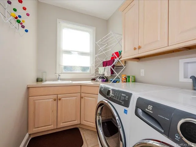 $1,850,000 | 38 Fieldstone Lane, Oyster Bay, NY 11771