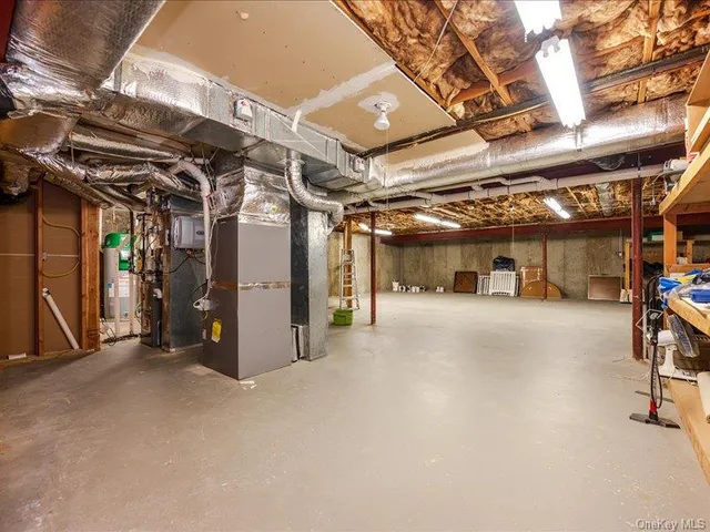 $1,850,000 | 38 Fieldstone Lane, Oyster Bay, NY 11771