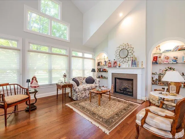 $1,850,000 | 38 Fieldstone Lane, Oyster Bay, NY 11771