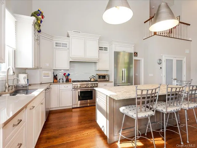 $1,850,000 | 38 Fieldstone Lane, Oyster Bay, NY 11771