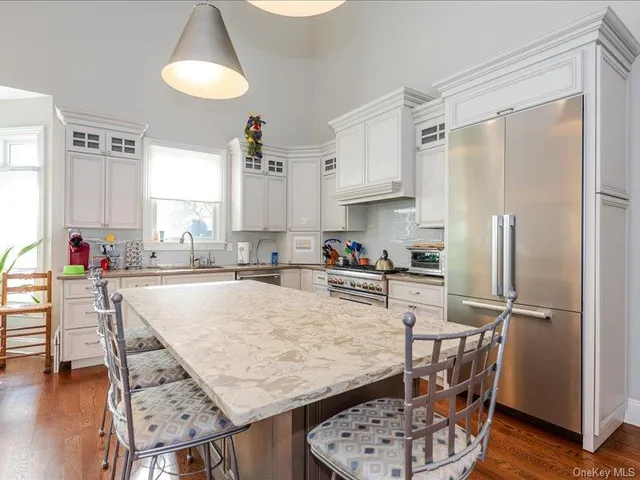 $1,850,000 | 38 Fieldstone Lane, Oyster Bay, NY 11771