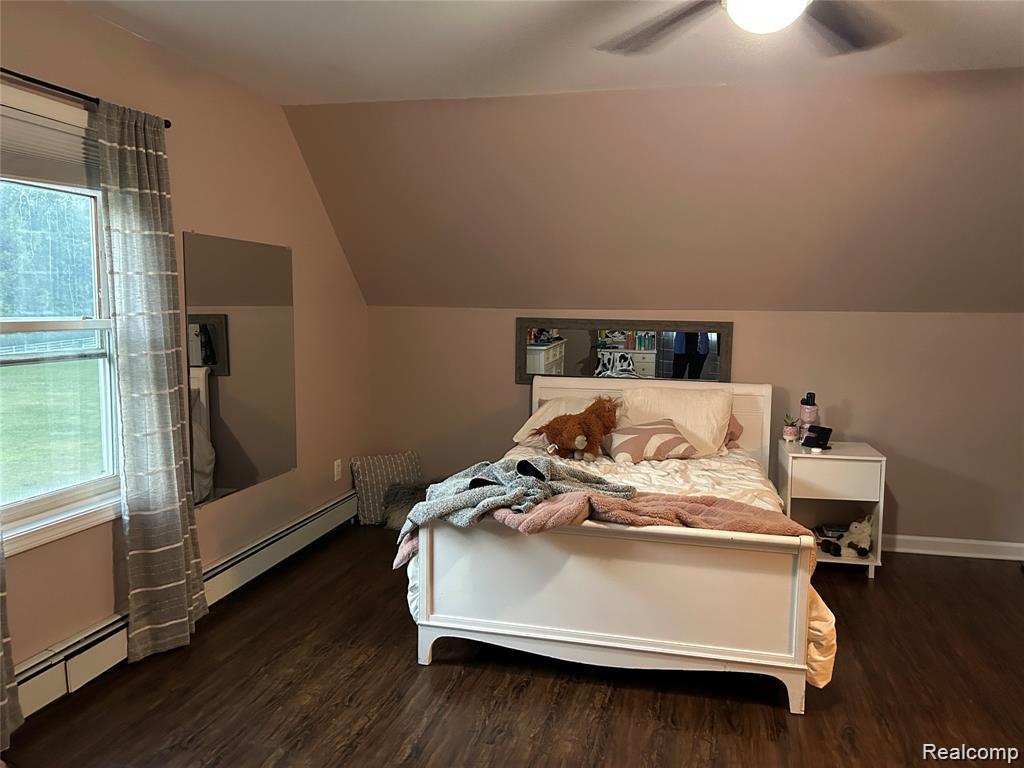 9074 White Road Linden, MI 48451 - Photo 29 of 49 Spacious Bedroom.