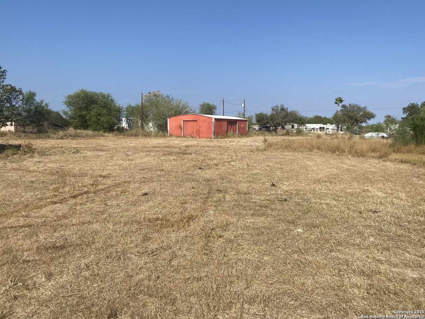 15650 Interstate 35 Dilley, TX 78017 - Photo 4 of 7 a view of outdoor space and yard