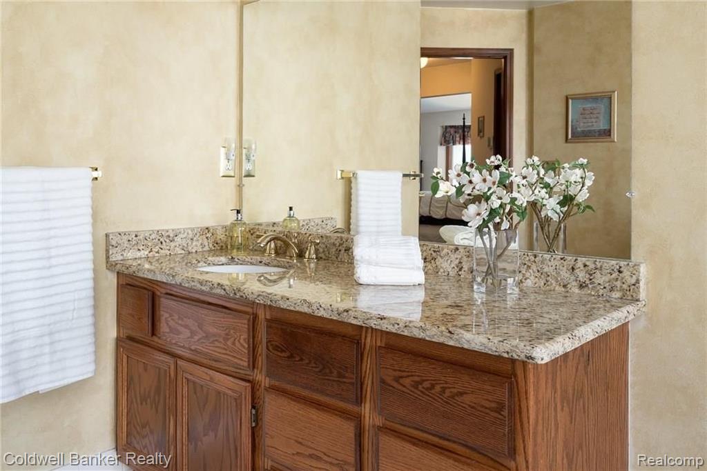 3736 Newcastle Drive Rochester Hills, MI 48306 - Photo 20 of 40