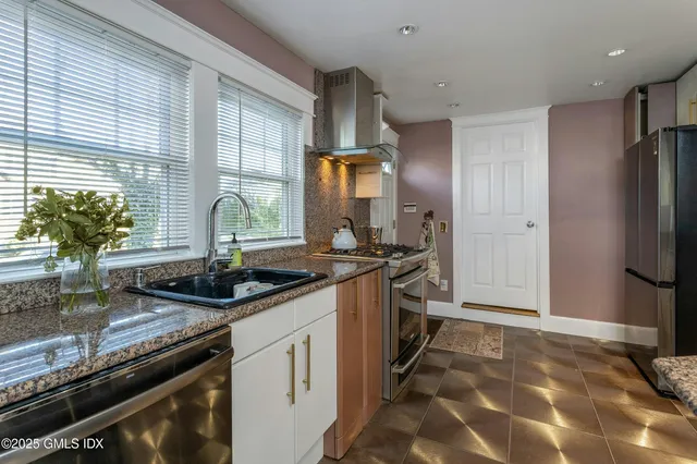 $6,900 | 602 Fairfield Avenue, Stamford, CT 06902