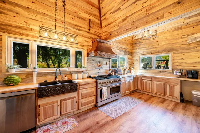 $1,400,000 | 48 Wagon Box Road, Story, WY 82842