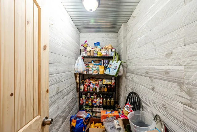 $1,400,000 | 48 Wagon Box Road, Story, WY 82842