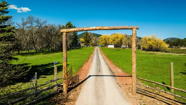 $1,400,000 | 48 Wagon Box Road, Story, WY 82842