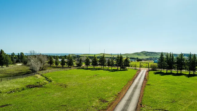 $1,400,000 | 48 Wagon Box Road, Story, WY 82842