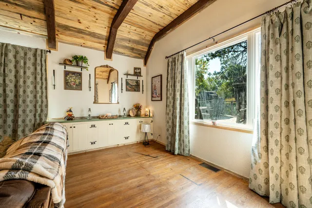 $1,400,000 | 48 Wagon Box Road, Story, WY 82842