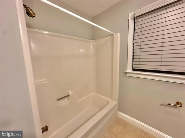 $3,200 | 9 Beechwood Lane, Unit A, Burlington, NJ 08016