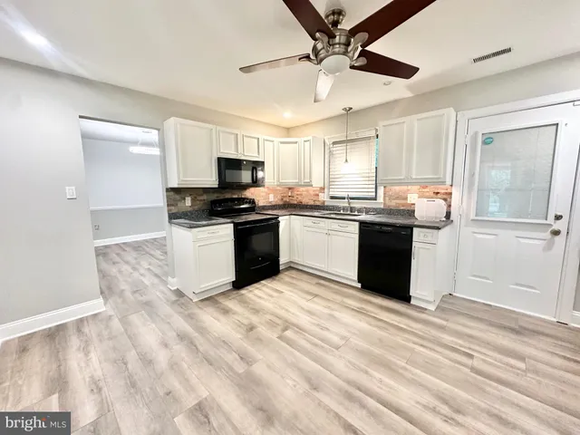 $3,200 | 9 Beechwood Lane, Unit A, Burlington, NJ 08016