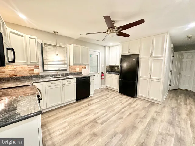 $3,200 | 9 Beechwood Lane, Unit A, Burlington, NJ 08016