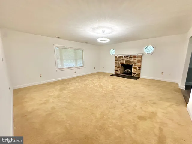 $3,200 | 9 Beechwood Lane, Unit A, Burlington, NJ 08016