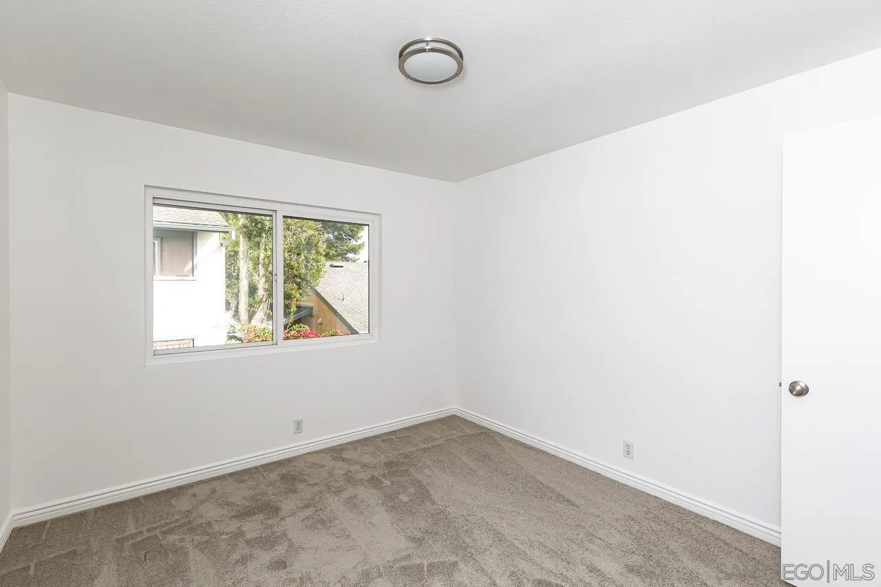 8065 Caminito Gianna La Jolla, CA 92037 - Photo 19 of 27 an empty room with window