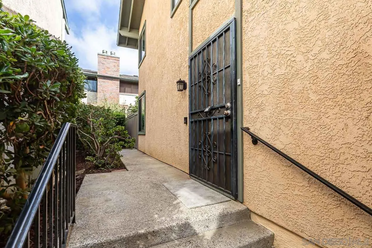 8065 Caminito Gianna La Jolla, CA 92037 - Photo 2 of 27 a view of balcony