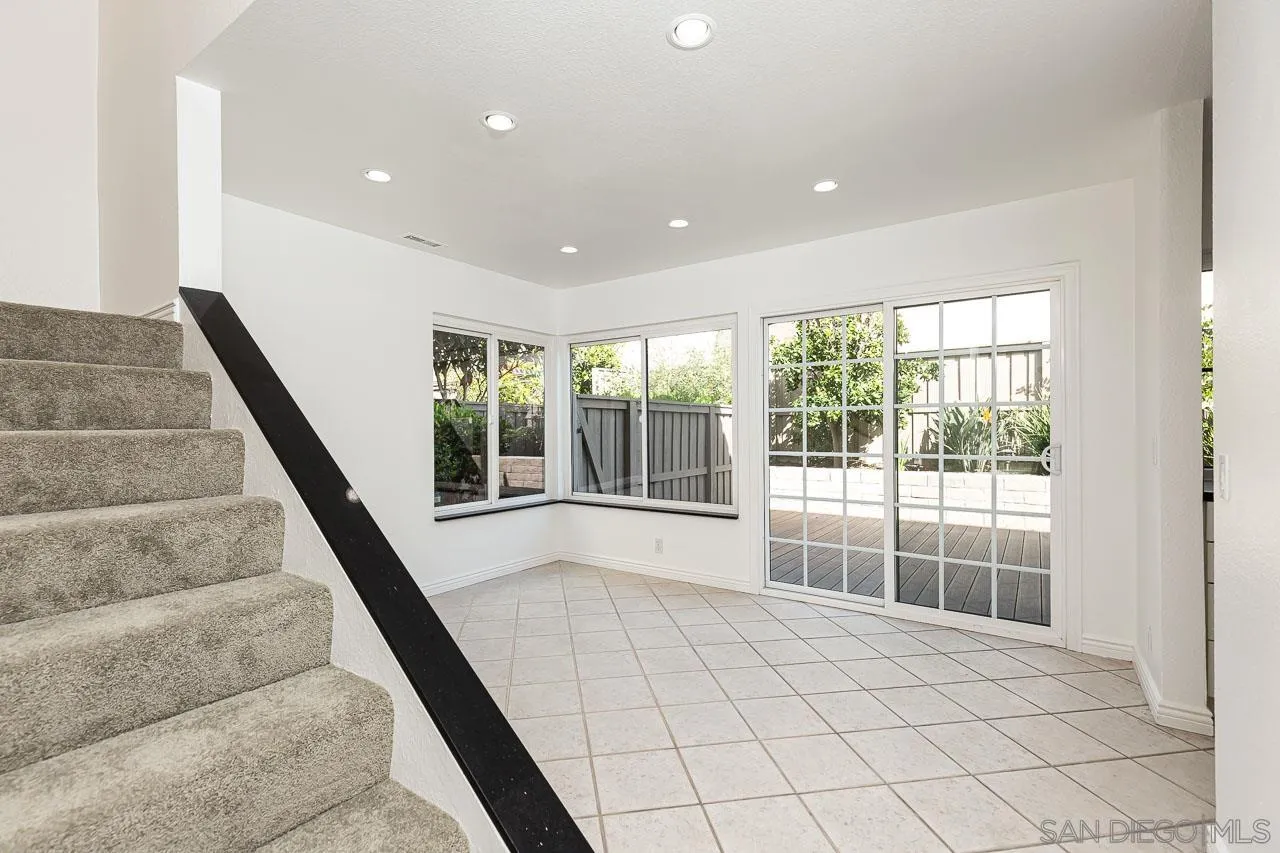 8065 Caminito Gianna La Jolla, CA 92037 - Photo 10 of 27 a view of an entryway