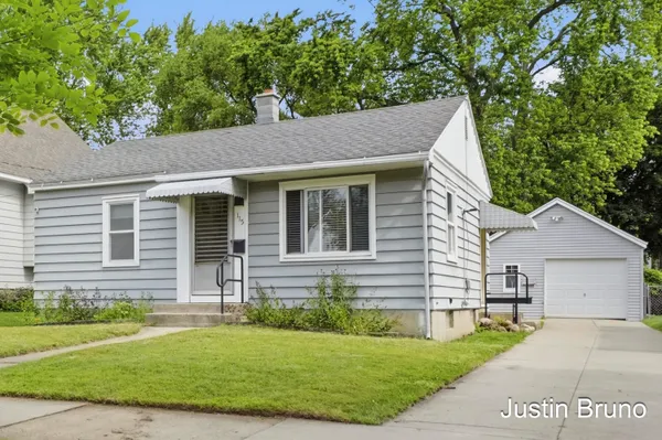 $239,000 | 115 Montrose Street Northeast, Grand Rapids, MI 49505