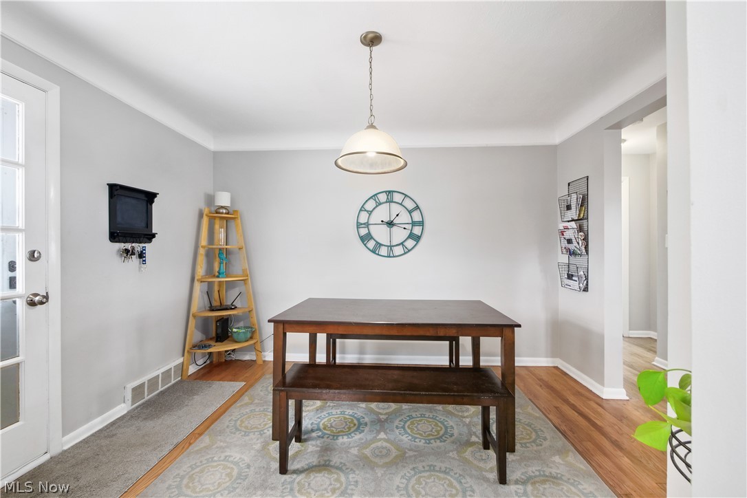 1381 Sunset Road Cleveland, OH 44124 - Photo 7 of 33