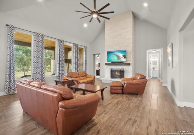 $3,800 | 451 Stone Loop, Castroville, TX 78009