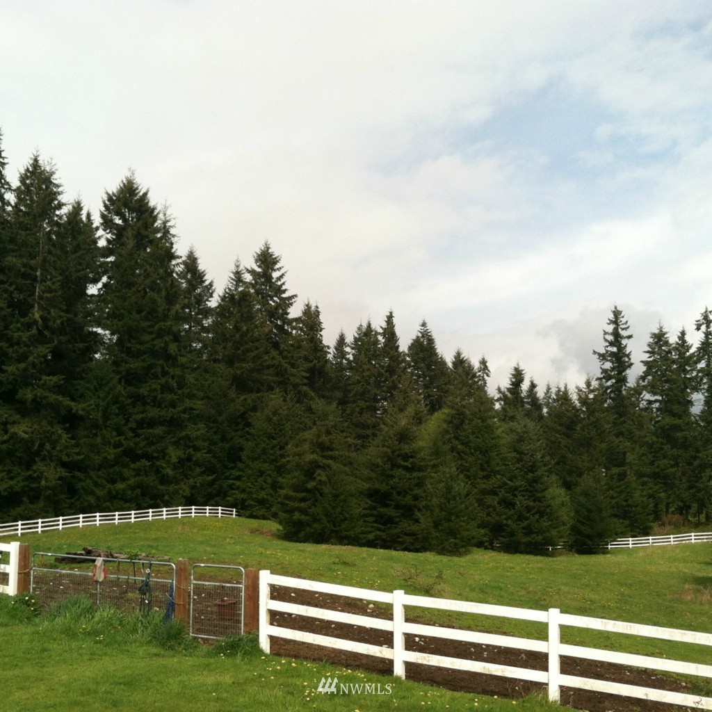 6778 Holst Road Clinton, WA 98236 - Photo 3 of 22 Gallery Image 3