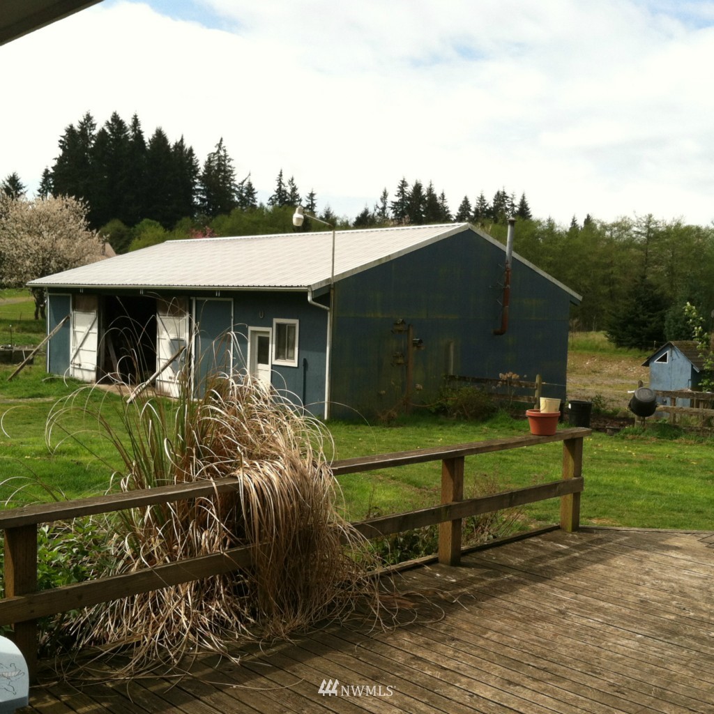 6778 Holst Road Clinton, WA 98236 - Photo 7 of 22 Gallery Image 7