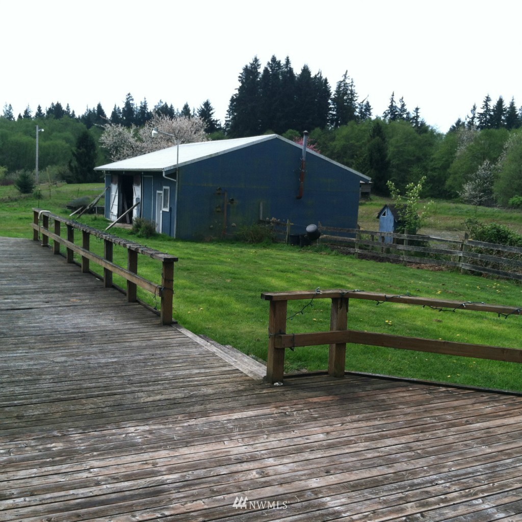 6778 Holst Road Clinton, WA 98236 - Photo 8 of 22 Gallery Image 8