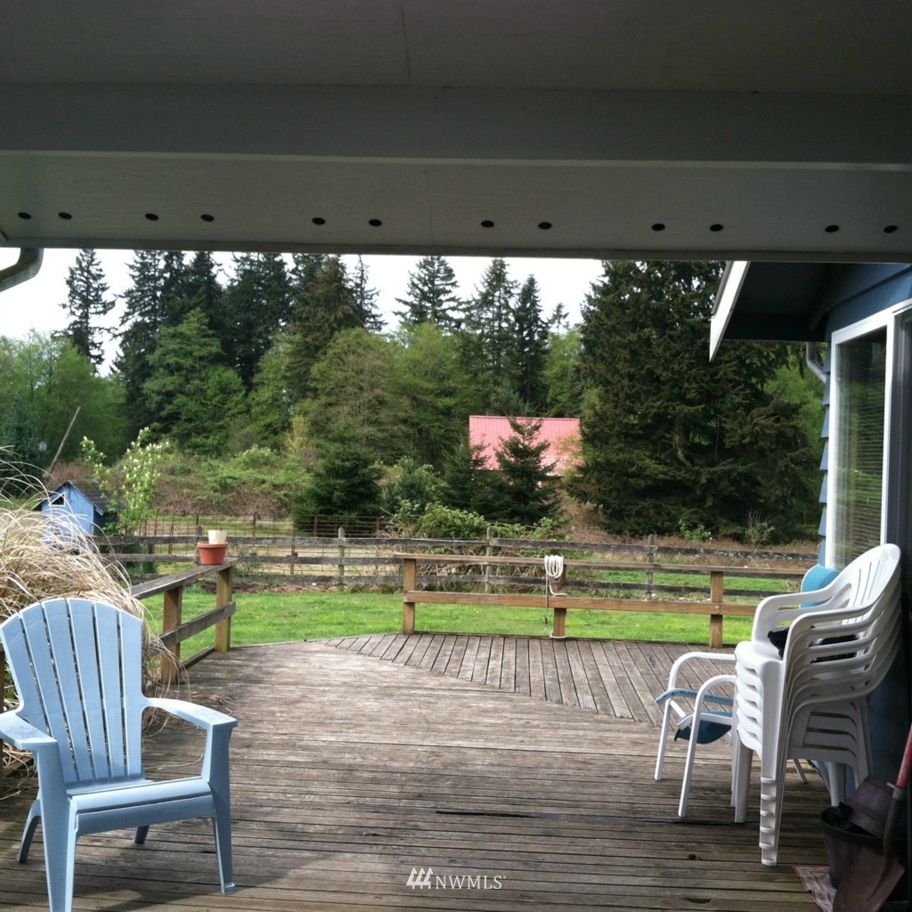 6778 Holst Road Clinton, WA 98236 - Photo 9 of 22 Gallery Image 9