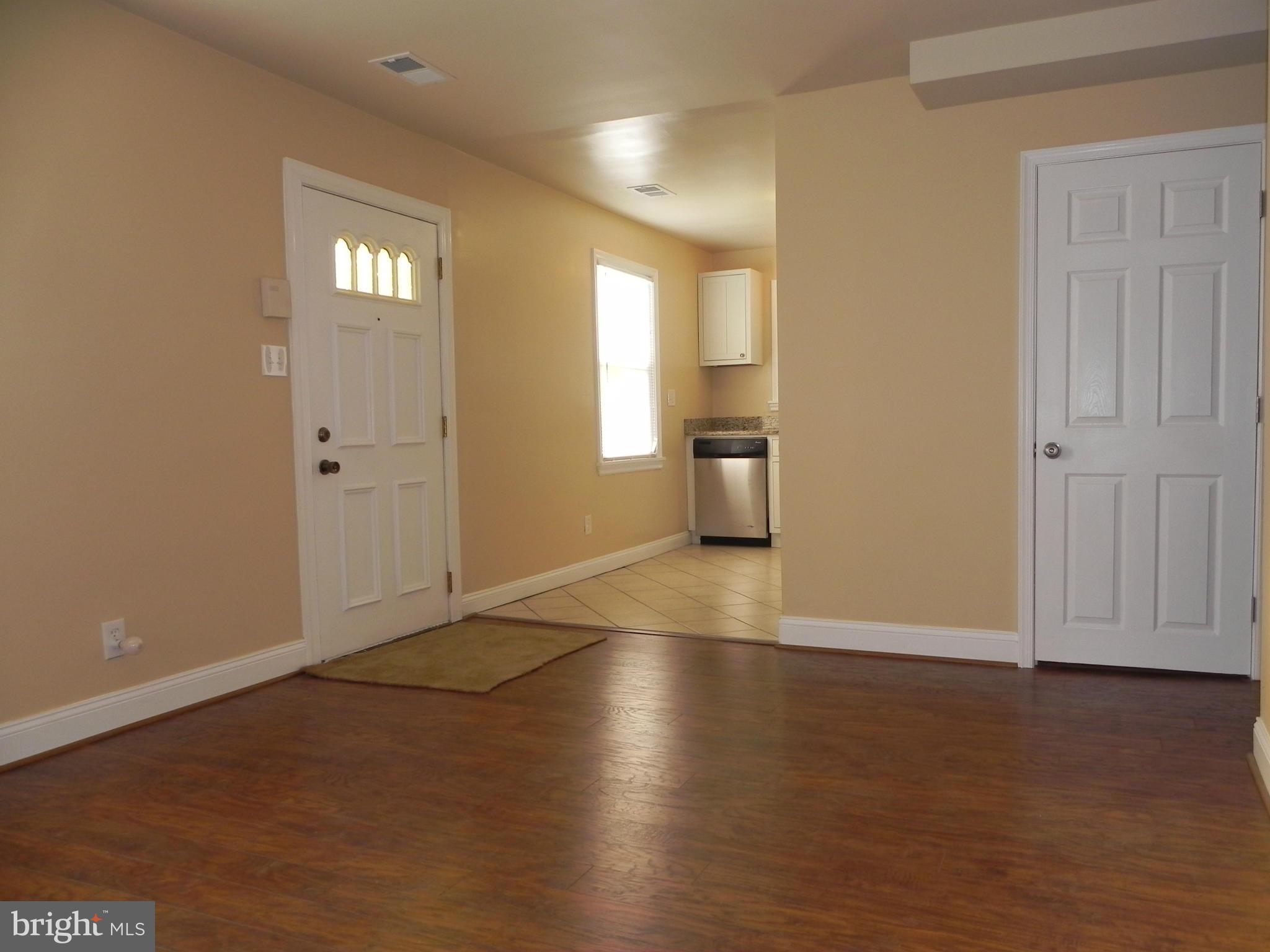4411 Maple Road Morningside, MD 20746 - Photo 8 of 28 Living Room
